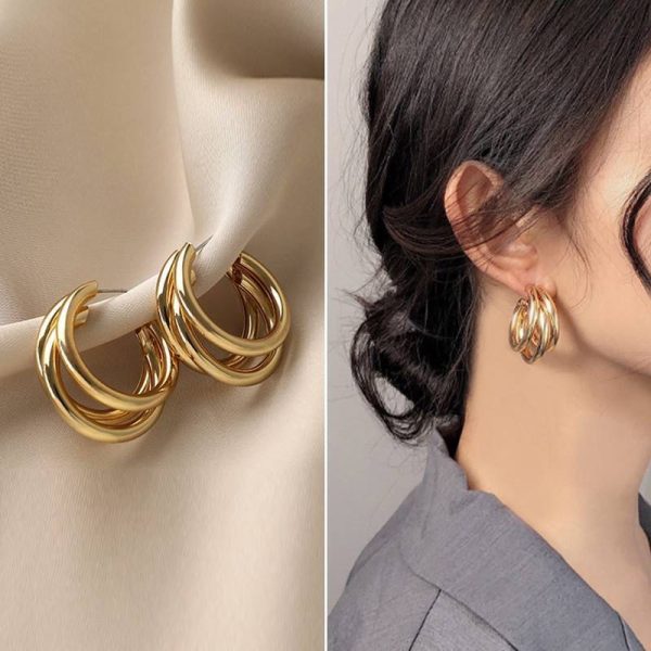 Needle Earrings With Multi-Layered Circular Rings Design